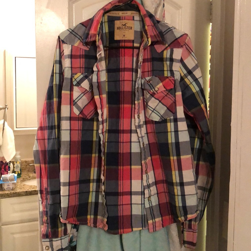 Men’s plaid button up shirt
